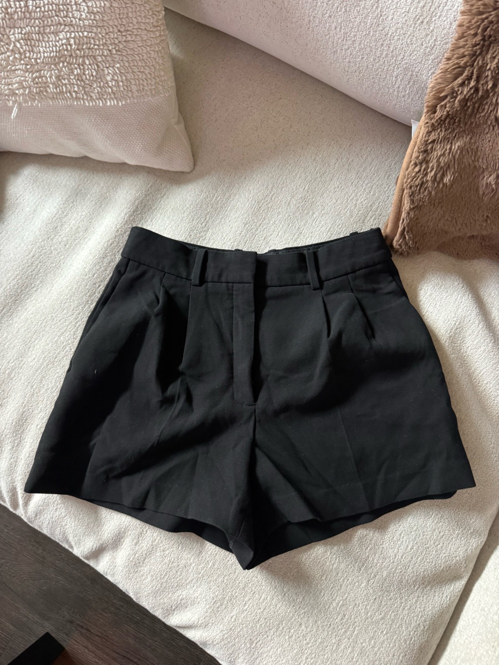 Aritzia Babaton The Effortless Short - Crepette